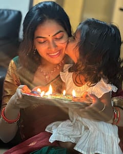 Divi Vadthya: కార్తీక దీపాల వెలుగులో మెరిసిపోతున్న దివి