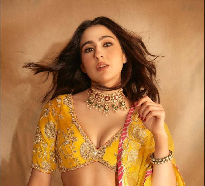 Sara Ali Khan PHOTO: સારા અલી સોશિયલ મીડિયા પર એક્ટિવ રહે છે અને પોતાની તસવીરો શેર કરતી રહે છે.