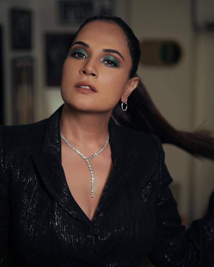 সঞ্জয় লীলা বনশালী পরিচালিত 'রামলীলা'য় একগুচ্ছ তারকাকে দেখতে পাওয়া গিয়েছিল। তাঁদের মধ্যে রণবীর সিংহ, দীপিকা পাড়ুকোন তো ছিলেনই, সঙ্গে ছিলেন রিচা চাড্ডা, গুলশন দেবাইয়া, সুপ্রিয়া পাঠক, শরদ কেলকর, অভিমন্যু সিংহ।