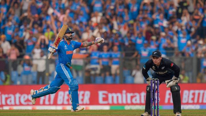 প্রথম ব্যাটার হিসাবে আন্তর্জাতিক ওয়ান ডেতে শতরানের হাফসেঞ্চুরি পূর্ণ করেন বিরাট কোহলি। সচিনকে পিছনে ফেলে প্রথম ক্রিকেটার হিসাবে ৫০টি ওয়ান ডে শতরান করেন তিনি।