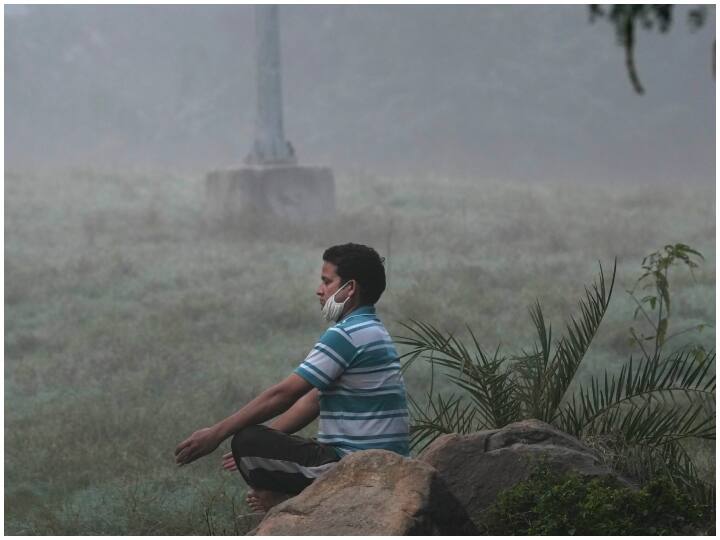 इंडियन एक्सप्रेस ने Jaminedevv के अनुमान से अपनी रिपोर्ट में बताया है कि जब 300 से ज्यादा AQI हो जाता है तो समझिए उस वक्त का स्मोक करीब 12 सिगरेट के बराबर होता है.