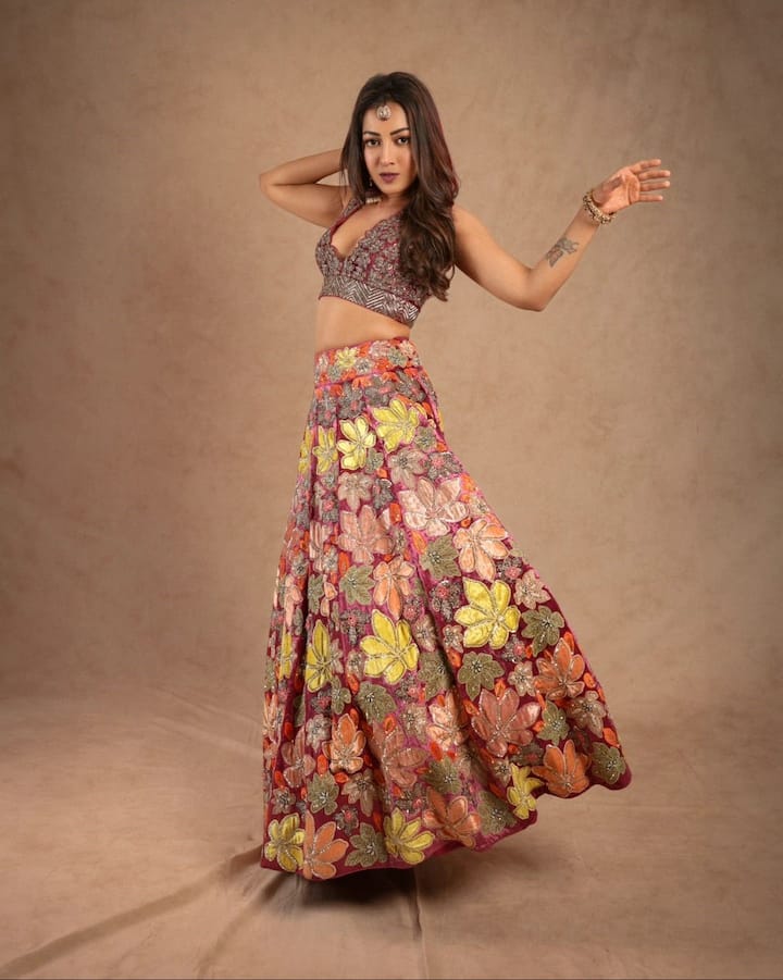 'చమ్మక్ చల్లో' సినిమాతో టాలీవుడ్ కు ఎంట్రీ ఇచ్చిన కేథరిన్ 'సరైనోడు' సినిమాలో ఎమ్మెల్యేగా ఫుల్ మార్క్స్ కొట్టేసింది. ఆ తర్వాత వరుస అవకాశాలు అందిపుచ్చుకున్నా స్టార్ హీరోయిన్ స్టేటస్ మాత్రం దక్కించుకోలేకపోయింది.