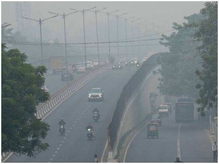 इसके अलावा अगर किसी जगह पर 282  एक्यूआई है तो इसका मतलब 10.57 सिगरेट, 317 एक्यूआई है तो 13.32, 295 एक्यूआई है तो 11.16, 346 एक्यूआई है तो 16.61 सिगरेट के बराबर धुआं अंदर ले रहे हैं.