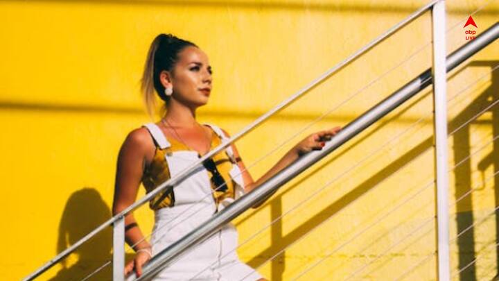 ফ্ল্যাট কিংবা অফিসে যাতায়াতের পথে আপনি চাইলে সিড়ি ব্যবহার করতে পারেন। এতে আপনার ক্যালোরি ঝরবে।