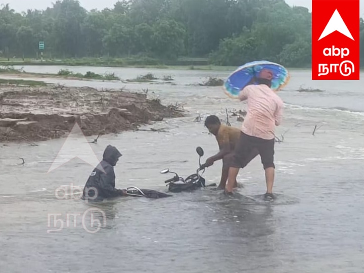 மரக்காணம் அருகே ஓங்கூர் ஆற்றில் வெள்ளப்பெருக்கால் மூழ்கிய தரைப்பாலம்