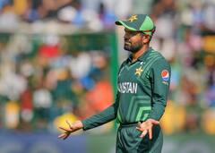 पाकिस्तान की कप्तानी छोड़ने के बाद बाबर आज़म के सामने क्यों उड़ाए गए पैसे? वीडियो देख हो जाएंगे हैरान