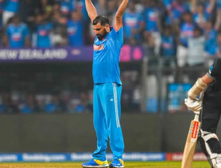 Mohammed Shami 7 wickets in IND vs NZ World Cup 2023 semifinal make ease for India to reach final were struggling for be in playing XI Mohammed Shami: जिस शमी को पहले नहीं मिल रही थी प्लेइंग इलेवन में जगह, उसने भारत को दिलाया फाइनल का टिकट