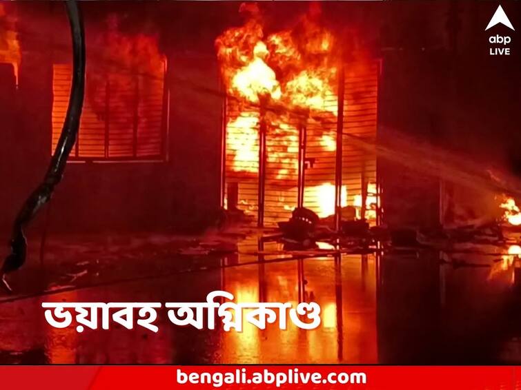 Kolkata Agarpara deadly fire in Car showroom huge loss feared Agarpara Fire: আগরপাড়ায় মারুতির শোরুমে বিধ্বংসী আগুন, পুড়ে ছাই একাধিক গাড়ি