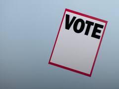 घर से वोट देने के लिए क्या करना होगा? चुनाव आयोग ने किया है खास प्रावधान