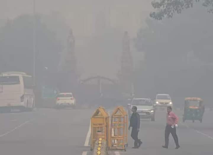 Delhi air quality Updates Delhi air at dangerous Point November 15 coldest day of this season Delhi Air Quality Updates: खतरनाक मोड़ पर दिल्ली की हवा, प्रदूषण का खतरा बरकरार, 15 नवंबर इस मौसम का सबसे ठंडा दिन