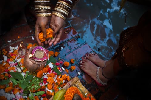 Following this, the second day is dedicated to Kharna, the third day involves offering Arghya to the setting sun, and the fourth day concludes with offering Arghya to the rising sun on November 20, marking the culmination of this fasting ritual. (Image Source: Getty)
