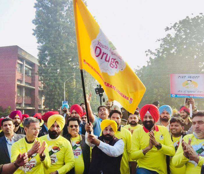 CM Mann gives green flag to anti-drug cycle rally Punjab News: CM ਮਾਨ ਨੇ ਨਸ਼ਾ ਵਿਰੋਧੀ ਸਾਈਕਲ ਰੈਲੀ ਨੂੰ ਦਿਖਾਈ ਹਰੀ ਝੰਡੀ,ਕਿਹਾ- ‘ਰੰਗਲਾ ਪੰਜਾਬ’ ਸਿਰਜਣ ਵੱਲ ਇੱਕ ਵੱਡੀ ਪੁਲਾਂਘ