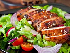 Barbeque Chicken Salad Recipe: बारबेक्यू चिकन सलाद घर में बनाएं, इन आसान सी स्टेप्स को करें फॉलो