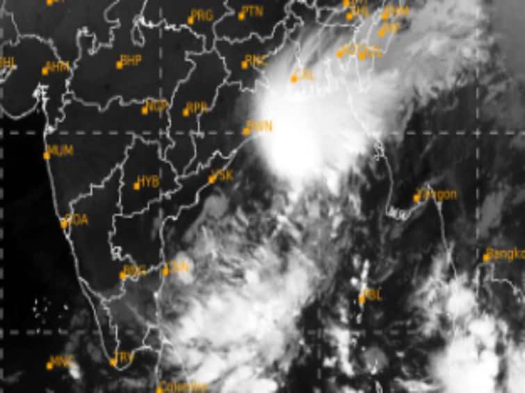India Meteorological Department informed that the low pressure area centered over the West Bengal Sea has strengthened Weather Update: வலுப்பெற்ற காற்றழுத்த தாழ்வு மண்டலம், வரும் 18ம் தேதி கரையை கடக்கும் - இந்திய வானிலை மையம் தகவல்!