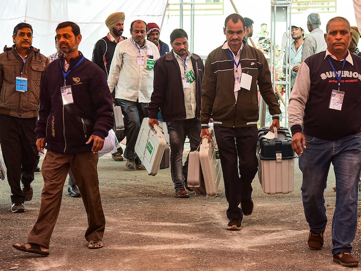 Polling officials with EVMs and other election material leave for poll duty ahead of MP Assembly elections, in Jabalpur. (Source: PTI)