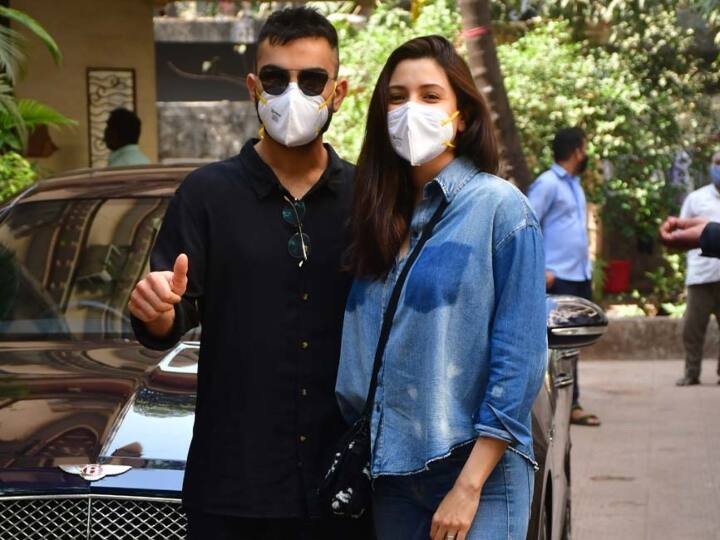 विराट कोहली की इस गाड़ी का नाम बेनट्ले फ्लाइंग सुपर है, जिसमें में 6.0-लीटर टर्बोचार्ज्ड W12 इंजन मिलता है, जो 626 bhp और 900 Nm का टॉर्क बनाता है। इसकी कीमत करीब 3.41 करोड़ रुपये है.