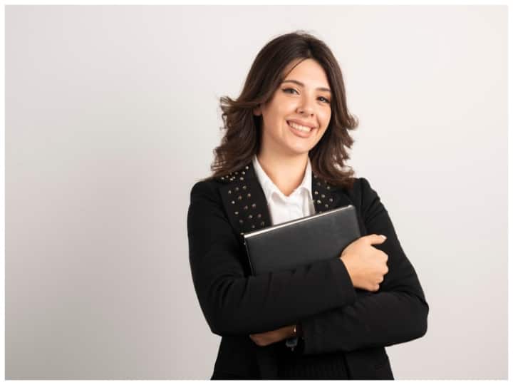 Points to keep in mind in your first job things to do while working at your first ever job पहली नौकरी है तो इन बातों का रखें खास ध्यान, नहीं तो हो सकते हैं परेशान