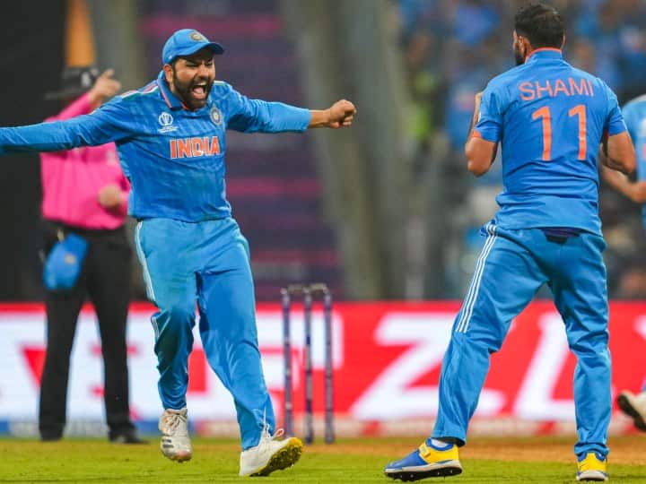 IND vs NZ Semi Final India wins reached in final rohit sharma captaincy mumbai world cup 2023 IND vs NZ Semi Final: खिलाड़ी थक रहे थे, बैकफुट पर जा रही था भारत, जानें फिर कैसे रोहित ने ड्रिंक्स ब्रेक में बदल दिया गेम