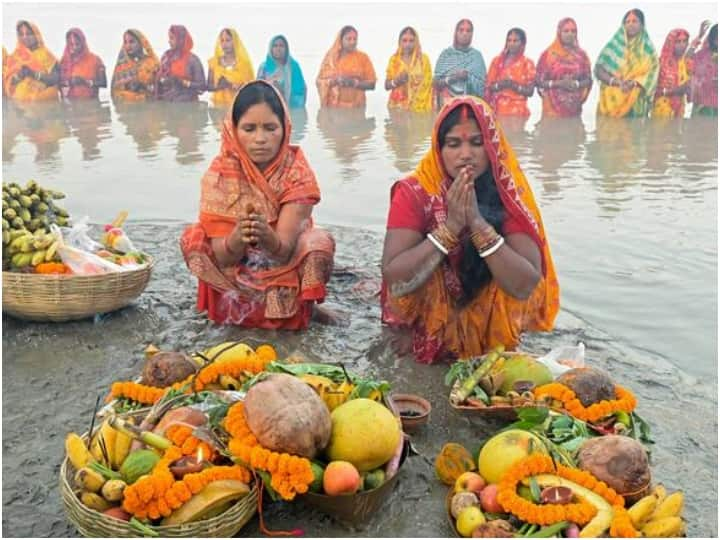 Chhath Puja 2024: છઠ પૂજા, લોક આસ્થાનો મહાન તહેવાર, 7 નવેમ્બર 2024 ના રોજ છે. આ દિવસે મહિલાઓ સૂર્ય અને છઠ્ઠી મૈયાની પૂજા કરે છે. સંતાનની ખુશી અને પિતૃ દોષથી મુક્તિ માટે છઠ પૂજા પર કરો આ ઉપાય.