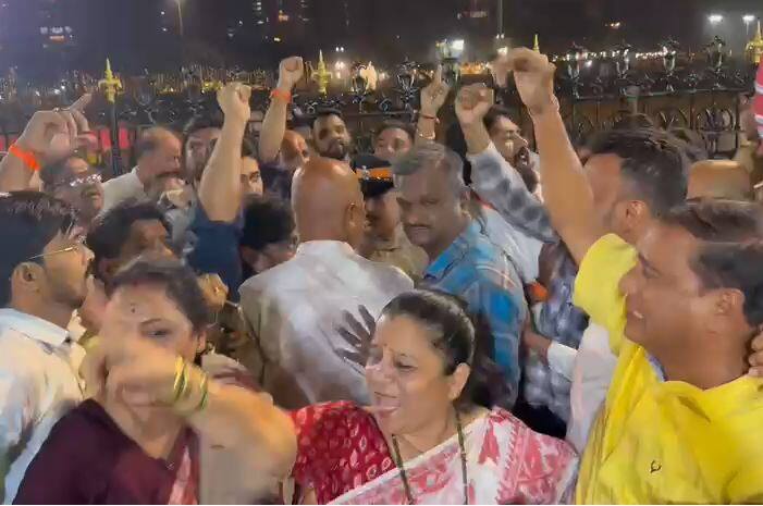 17 नोव्हेंबर रोजी बाळासाहेब ठाकरे यांचा स्मृतीदिन आहे. त्यानिमित्ताने शिवसैनिक येत असतात. स्मृतीदिन कार्यक्रमाची तयारी करण्यासाठी ठाकरे गटाचे कार्यकर्ते दाखल झाले होते.