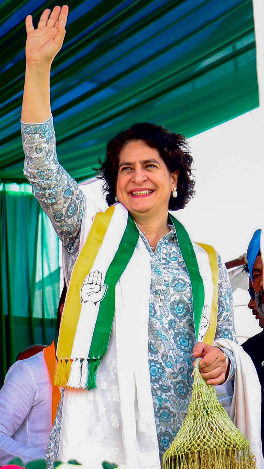 सिंधिया ने कहा कि अहंकार पर उनको आईना देखने की जरूरत