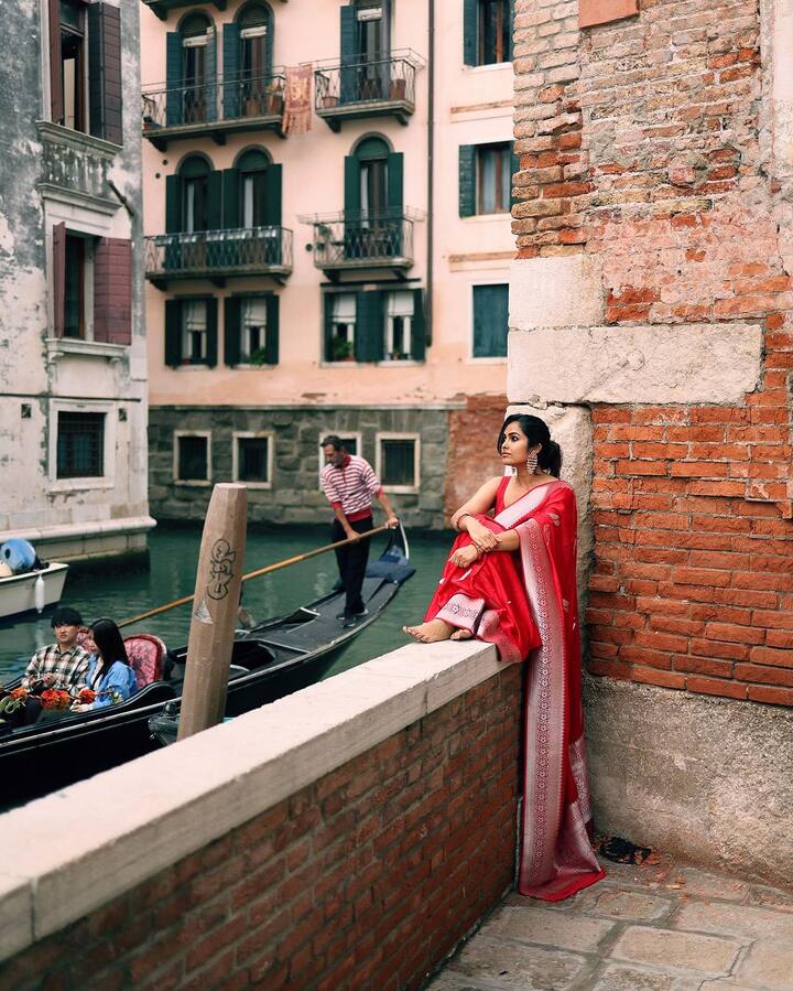 సిల్వర్ స్క్రీన్ పై ఈ మధ్య ఆఫర్స్ పెరిగాయి. మరోవైపు డిజిటల్ సిరీస్లలో సందడి చేస్తోంది. ఈ మధ్యే ఆమె కీలక రోల్ చేసిన ఏటిఏం అనే వెబ్ సిరీస్ విడుదలైంది. అలాగే కొన్ని డిజిటల్ ప్రాజెక్ట్స్ ఆమె చేతిలో ఉన్నాయి.