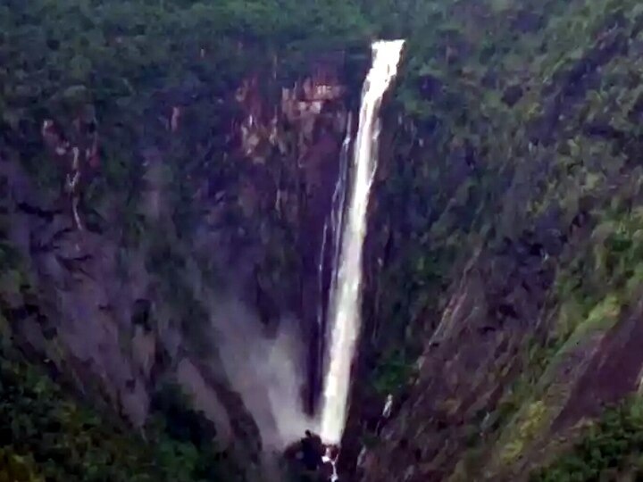 மேற்கு தொடர்ச்சி மலையில் தொடர் மழை...எலிவால் அருவியில் ஆர்ப்பரித்து கொட்டும் நீர்