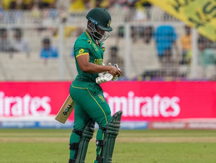 AUS vs SA World Cup Semifinal South Africa's captain Temba Bavuma totally failed in Tournament with bat not score single century AUS vs SA Semifinal: दक्षिण अफ्रीका पर बोझ बने कप्तान बवुमा, पूरे टूर्नामेंट में नहीं जड़ पाए एक अर्धशतक