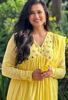 Shweta Tiwari: ਯੈਲੋ ਸੂਟ ਪਹਿਨ ਸ਼ਵੇਤਾ ਤਿਵਾਰੀ ਨੇ ਸ਼ੇਅਰ ਕੀਤਾ ਹੁਣ ਤੱਕ ਦਾ ਸਭ ਤੋਂ ਗਲੈਮਰਸ ਲੁੱਕ, 43 ਸਾਲ ਦੀ ਉਮਰ ਵਿੱਚ ਲਾਇਆ ਬੋਲਡਨੈੱਸ ਦਾ ਤੜਕਾ