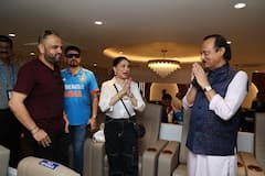 Madhuri Dixit : काल वानखेडेवर अजित पवारांची भेट, आज माधुरी दीक्षित लोकसभा निवडणूक लढवण्याची चर्चा