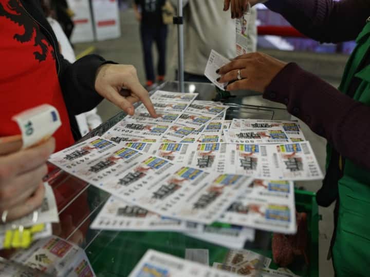 UAE Lottery Winner Five Indian Won Crore Of Rupees United Arab Emirates एक को 45 करोड़ तो दूसरे को 11 लाख,  UAE में इन पांच भारतीयों की निकली बंपर लॉटरी