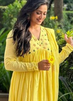 Shweta Tiwari: ਯੈਲੋ ਸੂਟ ਪਹਿਨ ਸ਼ਵੇਤਾ ਤਿਵਾਰੀ ਨੇ ਸ਼ੇਅਰ ਕੀਤਾ ਹੁਣ ਤੱਕ ਦਾ ਸਭ ਤੋਂ ਗਲੈਮਰਸ ਲੁੱਕ, 43 ਸਾਲ ਦੀ ਉਮਰ ਵਿੱਚ ਲਾਇਆ ਬੋਲਡਨੈੱਸ ਦਾ ਤੜਕਾ