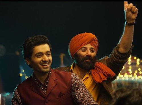 डायरेक्टर अनिल शर्मा के बेटे उत्कर्ष शर्मा ने 'गदर 2' में काम किया था. वह मूवी में सनी देओल के बेटे के किरदार में नजर आए थे. इससे पहले उन्होंने 'गदर: एक प्रेम कथा' में बतौर चाइल्ड एक्टर काम किया था.