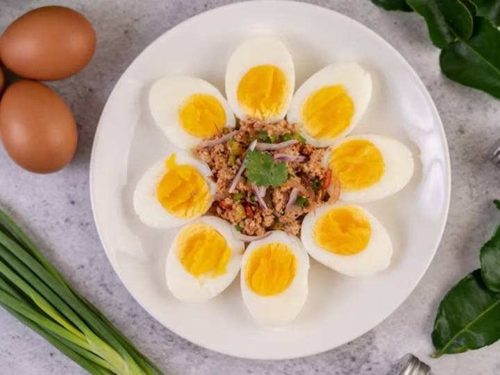 The Best Way To Eat Your Eggs If You Have High Cholesterol कोलेस्ट्रॉल बढ़ा हुआ है तो इसके तरीके से खाएं अंडे वरना बिगड़ सकती है सेहत