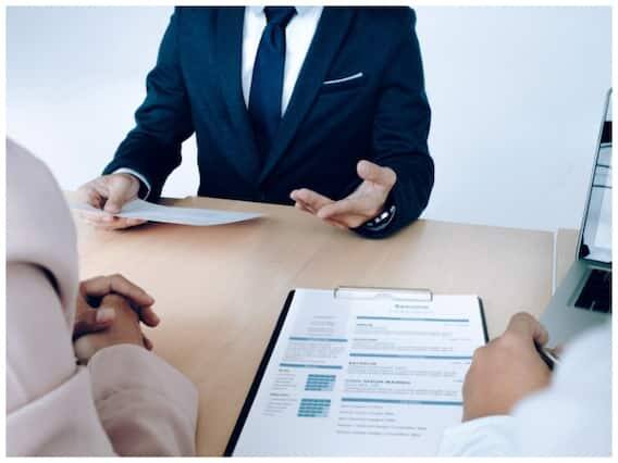 Central Bank Of India Recruitment 2023: તમે સેન્ટ્રલ બેંક ઓફ ઈન્ડિયાના SO ની પોસ્ટ માટે અરજી કરવા માંગતા હોવ અથવા તેની વિગતો જાણવા માંગતા હોવ, તમે બંને હેતુઓ માટે બેંકની વેબસાઈટની મુલાકાત લઈ શકો છો. તેનું સરનામું છે - Centralbankofindia.co.in.