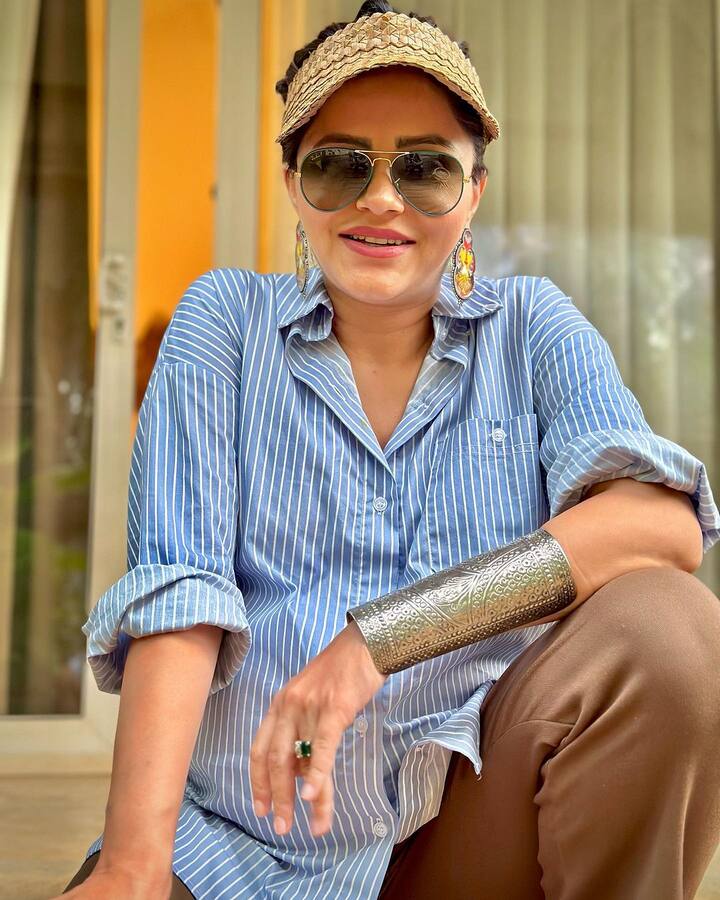 टीवी की चर्चित एक्ट्रेस रुबीना दिलैक कुछ ही महीने बाद मां बनने वाली हैं. रुबीना सोशल मीडिया पर फैंस के साथ जुड़ी रहती हैं. साथ ही अपने चाहने वालों के लिए सारे अपडेट शेयर करती रहती हैं.