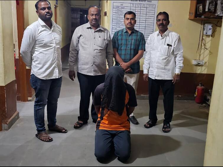 Solapur Police arrested Son for killing his Father in his drinking habit Solapur Maharashtra Solapur Crime News :  दारु पिऊन कुटुंबीयांना शिवीगाळ, जन्मदात्या बापाचा मुलांनीच काढला काटा;  खुनाचा अवघ्या 12 तासात उलगडा