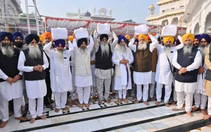 A delegation of Shiromani Committee has been dispatched to convey the voice of 26 lakh people to the Governor Amritsar News: 26 ਲੱਖ ਲੋਕਾਂ ਦੀ ਅਵਾਜ਼ ਲੈ ਕੇ ਰਾਜਪਾਲ ਕੋਲ ਜਾਵੇਗਾ ਸ਼੍ਰੋਮਣੀ ਕਮੇਟੀ ਦਾ ਵਫ਼ਦ, ਜਾਣੋ ਕੀ ਹੈ ਕਾਰਨ ?