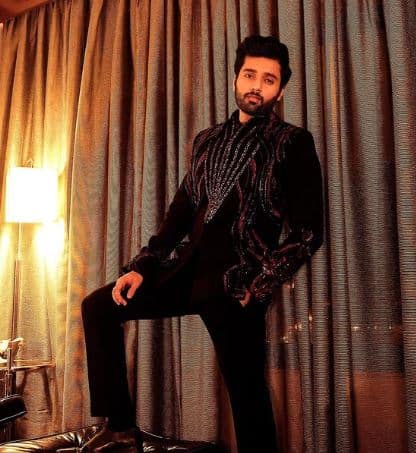 फिल्ममेकर्स अक्सर अपने बेटे को लॉन्च करने का जिम्मा उठाते हैं, जिस पर करोड़ों रुपये खर्च होते हैं, लेकिन फिल्में बॉक्स ऑफिस पर चल जाए ये जरूरी नहीं है. कई बार भारी नुकसान भी उठाना पड़ जाता है.