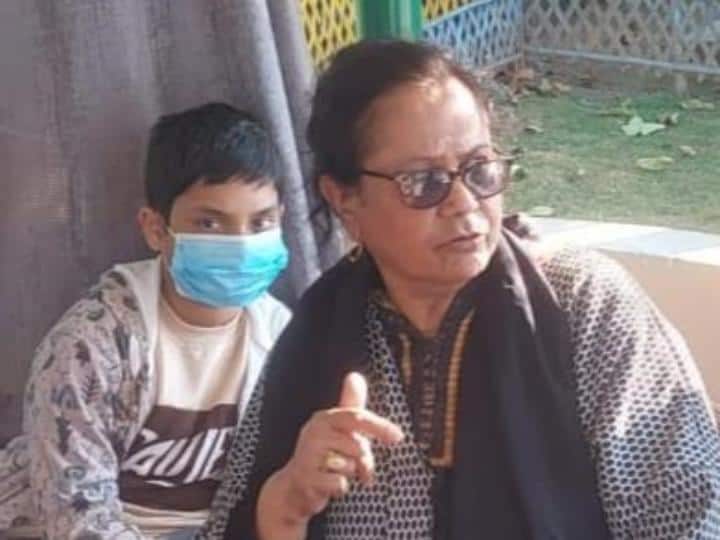 Nepal Border woman entering