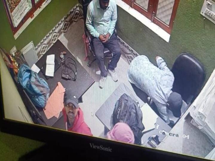 Criminals Robbery Rs 10 from the office of finance company in Chhapra ann Bihar Crime: छपरा में फाइनेंस कंपनी के ऑफिस से 10 लाख की लूट, हथियारबंद बदमाशों ने दिया घटना को अंजाम, मचा हड़कंप
