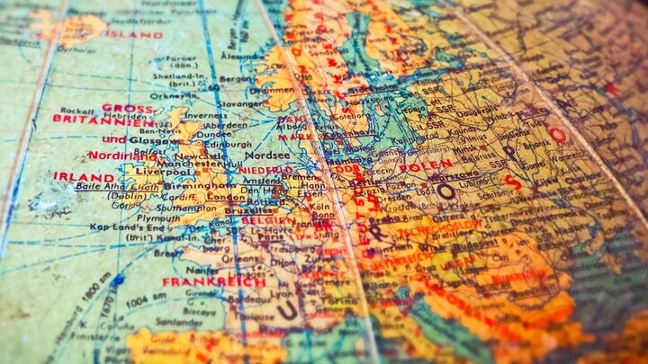 তাঁদের বক্তব্য, ওই এলাকা অগ্ন্যুৎপাতের নিরিখে অত্যন্ত সক্রিয়। Campi Flegrei 'সুপার ভলকানো'-সহ একাধিক আগ্নেয়গিরি রয়েছে ওই অঞ্চলে। সম্ভবত, Campi Flegrei থেকে ৩৯ হাজার বছর আগেই বিপুল উদগীরণ হয়েছিল, তার থেকে প্রাচীনতম 'মেগাবেড' টি তৈরি হয়। গোটা গবেষণাটি 'জিওলজি' শীর্ষক জার্নালে প্রকাশিত হয়েছে গত অগাস্টে। তার পর থেকেই আন্দোলন। ভূতত্ত্ববিদদের মধ্যে জোরালো আলোচনা, মেগাবেডের স্তরগুলির বয়সের ফারাক বিবেচনা করলে ধরে নিতে হয় আনুমানিক প্রত্যেক ১০-১৫ হাজার বছর পর পর বিপর্যয়ের মুখে পড়েছে ইউরোপ। তবে এই দাবি কতটা সত্যি, জানতে আরও গবেষণা জরুরি, মনে করেন বিশেষজ্ঞরাই।