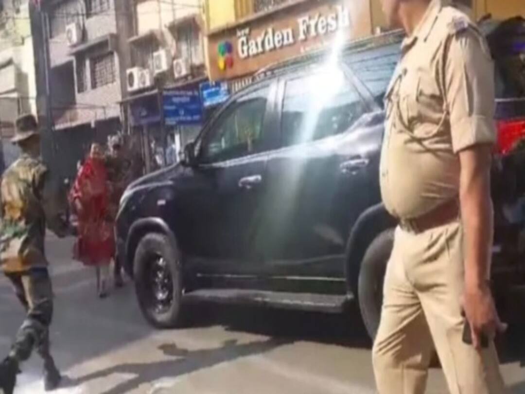 Jharkhand three policemen suspended for lapse in pm modi security Narendra Modi: பிரதமர் மோடியின் காரை மறித்த பெண்.. சஸ்பெண்ட் செய்யப்பட்ட காவல்துறையினர்.. நடந்தது என்ன?