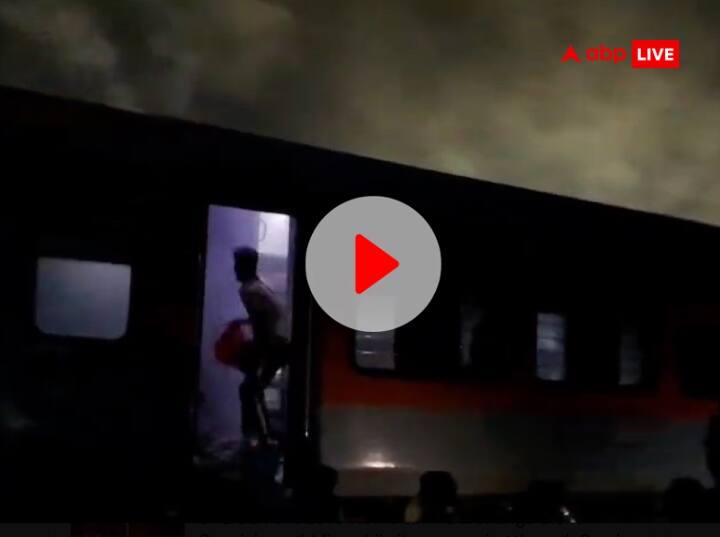 Etawah News: छठ से पहले इटावा में दूसरा ट्रेन हादसा, सहरसा जा रही वैशाली एक्सप्रेस में आग, 19 यात्री घायल fire broke out in Vaishali Superfast Express going from Delhi to Saharsa 19 passengers injured Etawah News: छठ से पहले इटावा में दूसरा ट्रेन हादसा, सहरसा जा रही वैशाली एक्सप्रेस में आग, 19 यात्री घायल