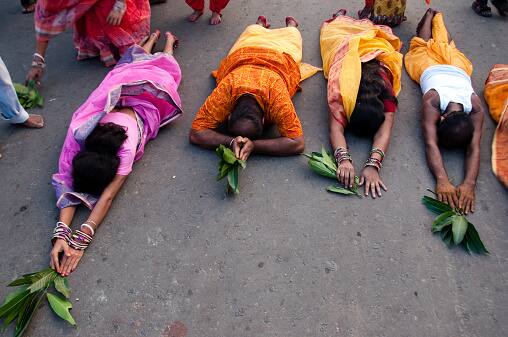 During this festival, worship and homage are offered to Chhathi Maiya, and offerings are made to the rising sun. (Image Source: Getty)