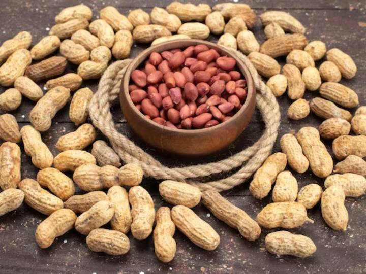 कटे हुए प्याज और हरी मिर्च के साथ परोसें.