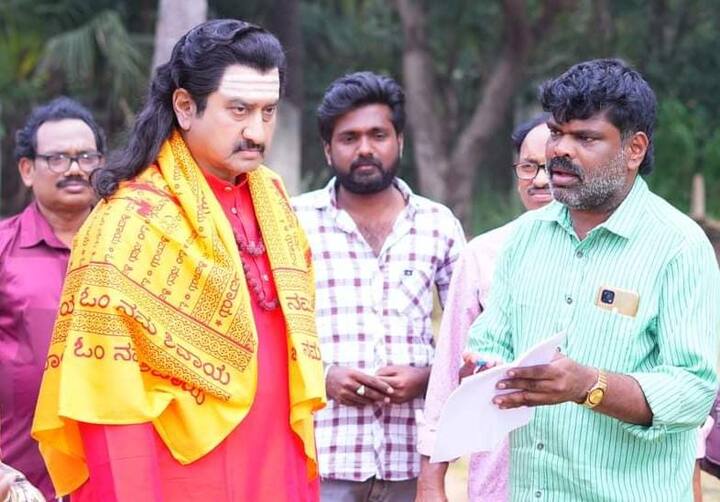 'త్రిష' చిత్రాన్ని యువ దర్శకుడు ఆర్.కె.గాంధీ తెరకెక్కిస్తున్నారు. పాటల రికార్డింగుతో సినిమాకు శ్రీకారం చుట్టారు. ఇందులో సుమన్ దైవాంశ సంభూతుడిగా కనిపించనున్నారు. ప్రస్తుతం హైదరాబాద్ నగర శివారులో గల మియాపూర్ లో ప్రత్యేకంగా వేసిన సెట్ లో ఆయనపై కొన్ని కీలక సన్నివేశాల చిత్రీకరణ చేస్తున్నారు. (Image Courtesy : Trisha Movie)