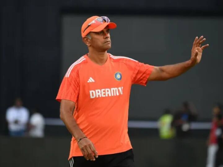 Rahul Dravid: वर्ल्ड कप के बाद टीम इंडिया के कोच नहीं होंगे राहुल द्रविड़! अब तक BCCI ने नहीं दिया नया ऑफर BCCI to take call on coach Rahul Dravid for IND vs SA Series latest sports news Rahul Dravid: वर्ल्ड कप के बाद टीम इंडिया के कोच नहीं होंगे राहुल द्रविड़! अब तक BCCI ने नहीं दिया नया ऑफर
