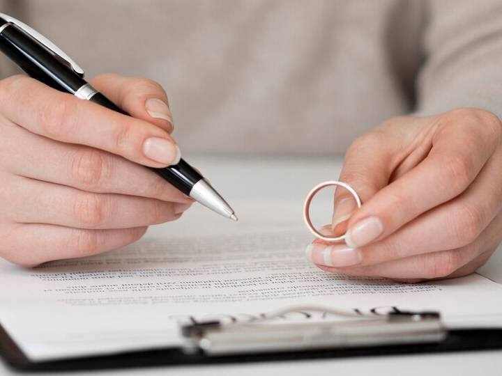 सबसे हैरानी की बात यह है कि विश्व का पावरफुल देश अमेरिका में तलाक की दर 45 % है वहीं चीन में 44 प्रतिशत और यूके में 41% है.