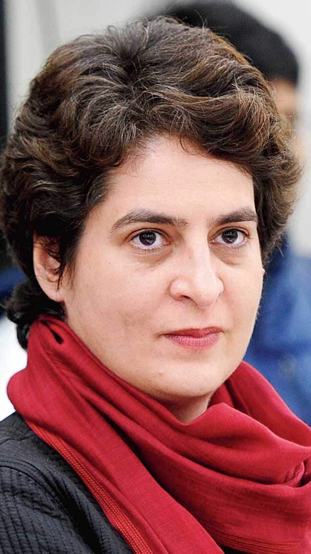 मध्य प्रदेश में एक चुनावी रैली को संबोधित करते हुए प्रियंका गांधी ने ज्योतिरादित्य सिंधिया पर तंज कसा